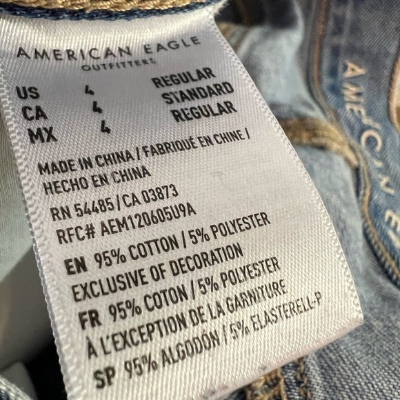 AE Ripped Mom Jean - Picture 13 of 13